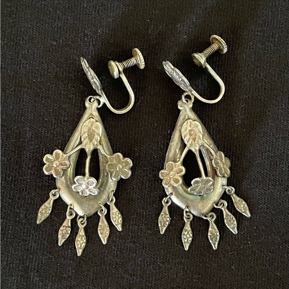 Vintage 1930s - 1940s Mexican silver earrings!